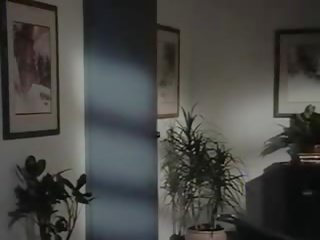 Pejabat lesbian dalam retro filem