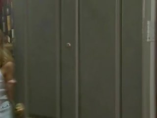ডেভন আচ্ছাদন thumps একটি ভয়ঙ্কর গাঁইট সব insupple মধ্যে তার জবজবে গরম মুখ