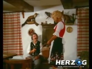 Bavarian szőke jelentkeznek evett és szar által egy peasant