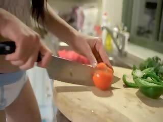 Unreal pepper di dia sempit vagina