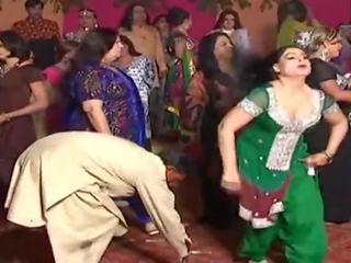 Yeni büyük büyüleyici mujra dans 2019 oryantal mujra dans 2019 #hot #sexy #mujra #dance